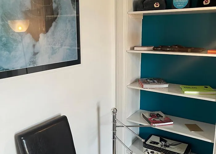 Classical 19th Century Stair - 3 Bedroom Apartment Edinburgh