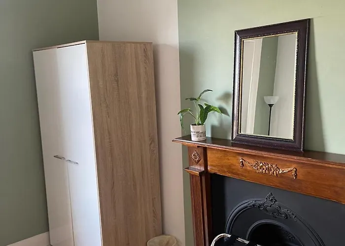 Classical 19th Century Stair - 3 Bedroom * Edinburgh