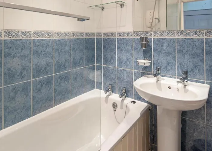 Apartment Classical 19th Century Stair - 3 Bedroom *