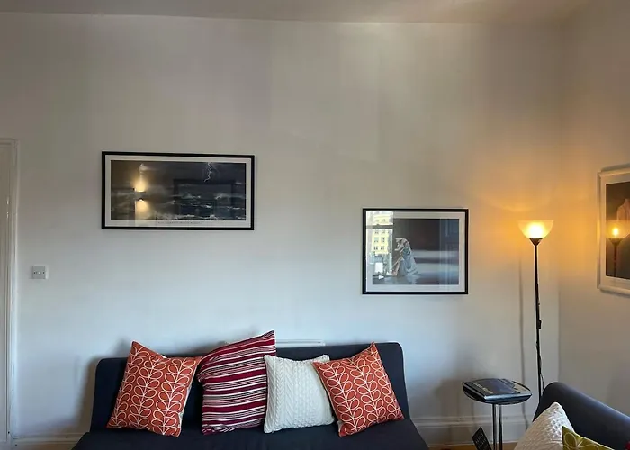 Classical 19th Century Stair - 3 Bedroom Edinburgh