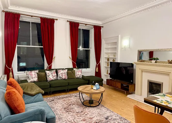 Luxurious Victorian 3 Bed Flat In The Heart Of Apartment Edinburgh