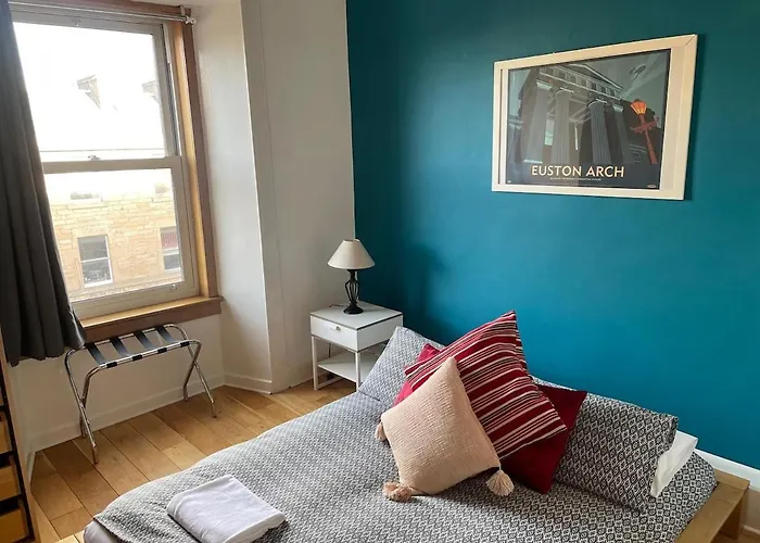 Classical 19th Century Stair - 3 Bedroom * Edinburgh