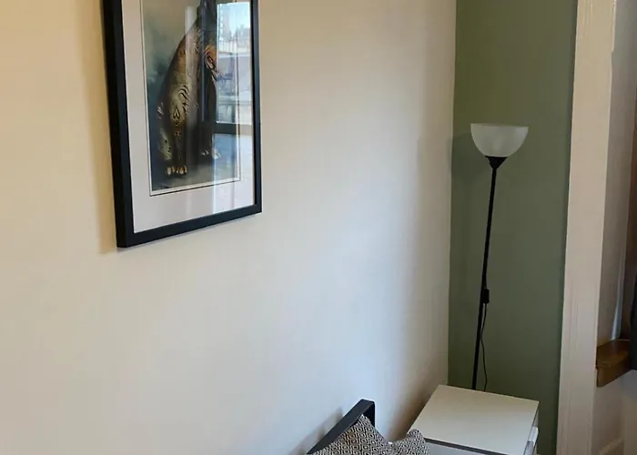 Classical 19th Century Stair - 3 Bedroom * Edinburgh