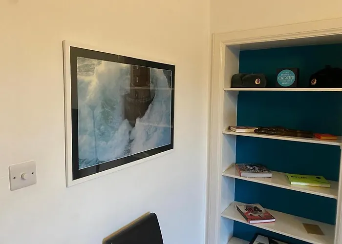 Classical 19th Century Stair - 3 Bedroom Apartment Edinburgh