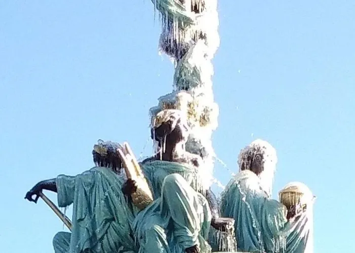 Classical 19th Century Stair - 3 Bedroom Apartment