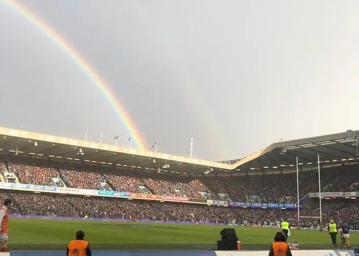 Classical 19th Century Stair - 3 Bedroom Apartment Edinburgh