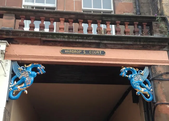 Writers View, Royal Mile Apartment *