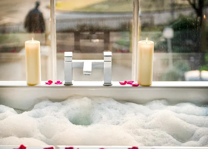 Отель & Picardy Place 4*