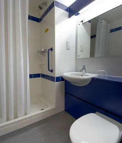 Travelodge Hotell 3*