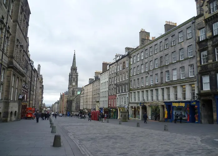 Clamshell Land - Royal Mile *