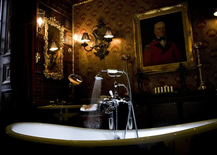 Hotel The Witchery 5*