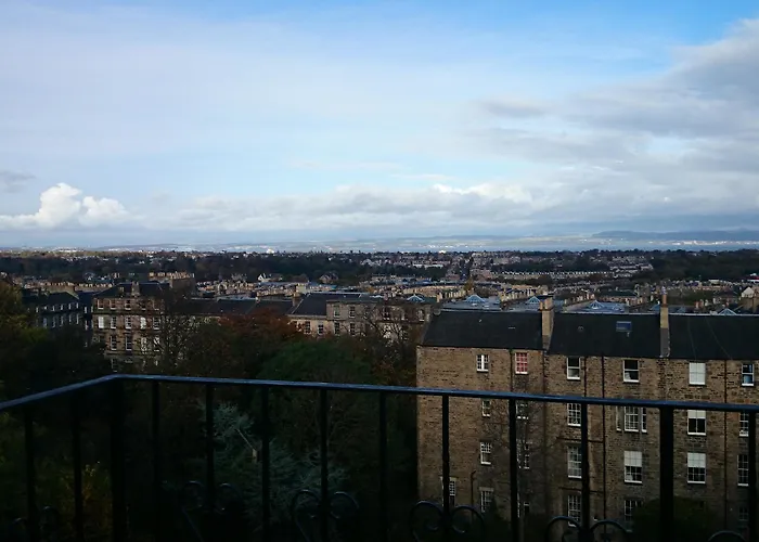 Fountain Court - Royal Garden