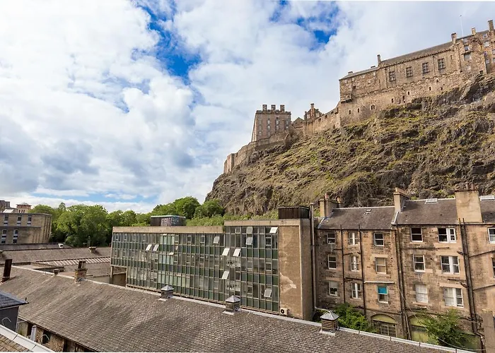 The Wee Thistle אדינבורו