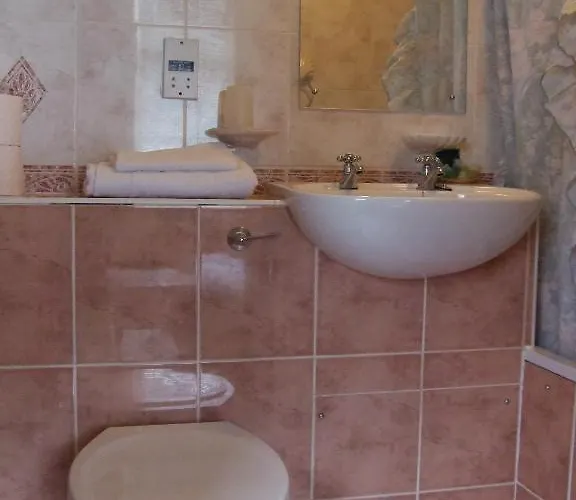 Swan Lake Bed & Breakfast 3*