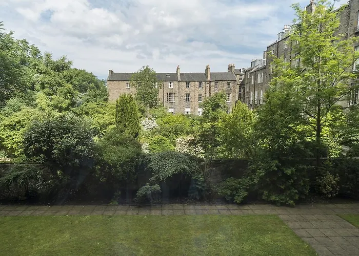 Fountain Court - Royal Garden 公寓式酒店 4*