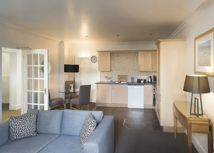 Fountain Court - Royal Garden 公寓式酒店