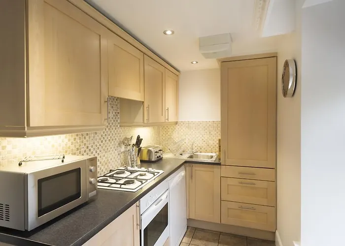 Fountain Court - Royal Garden