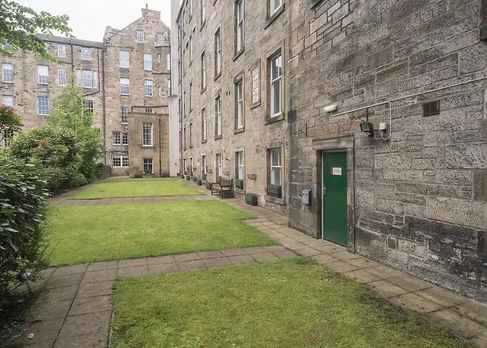 Fountain Court - Royal Garden 公寓式酒店