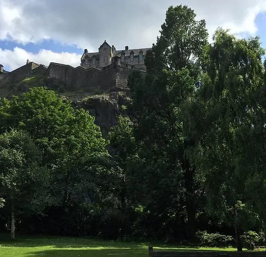 Hermitage Nocleg ze śniadaniem 3*