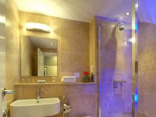 Aaron בית הארחה 4*