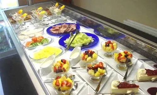 Aaron 4* אדינבורו