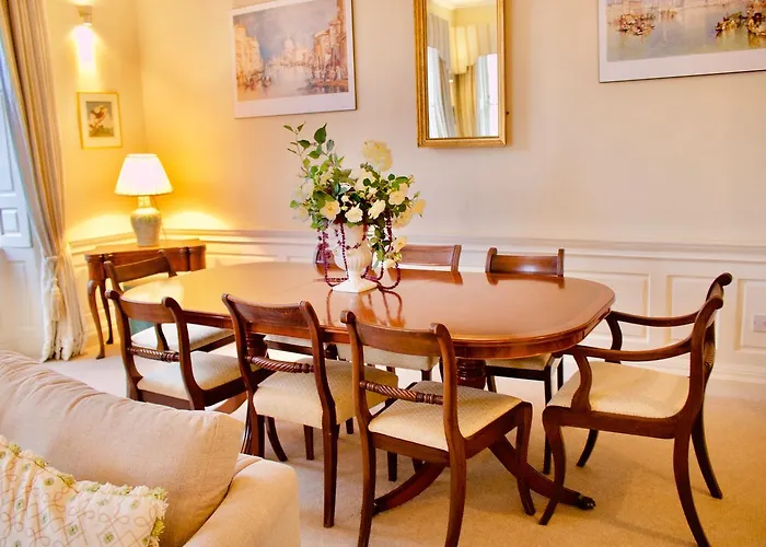 דירה Period On Castle Street *