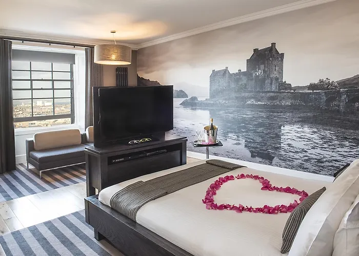 Отель & Picardy Place 4*