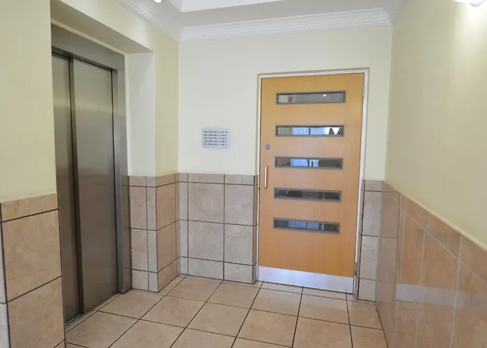 Holyrood Park - Carparking Included!