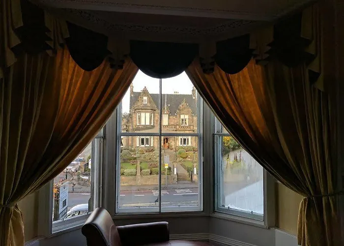 West End בית הארחה 4*