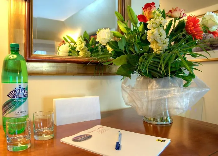 Aaron בית הארחה