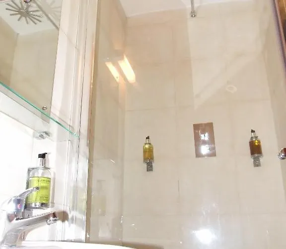 Πανσιόν Leith House 3*