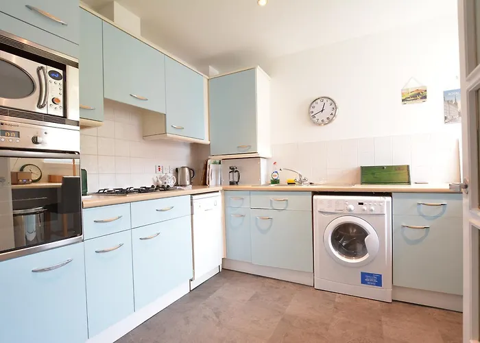 Apartment Holyrood Park - Carparking Included! *