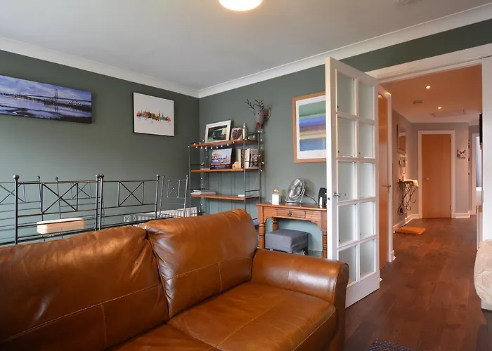 Holyrood Park - Carparking Included! Apartment *
