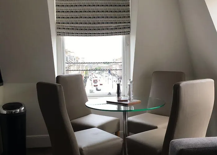 Fountain Court - Royal Garden 公寓式酒店 4*