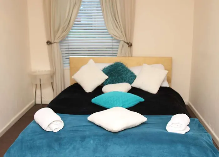 Hotell Tony Asga - Aishasakina Edinburg