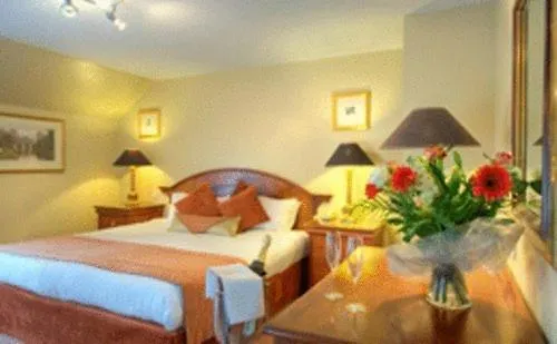 Aaron 4* אדינבורו