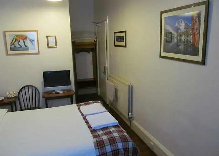 Lantern Πανσιόν 3*