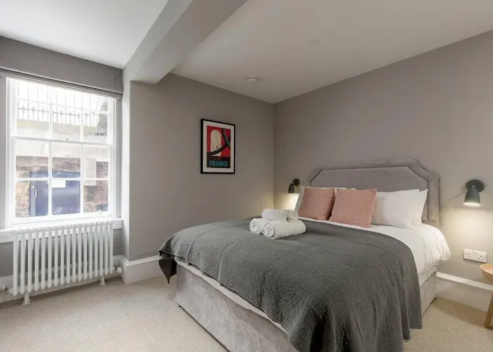 Joivy Luxurious Near Haymarket Station * Edynburg