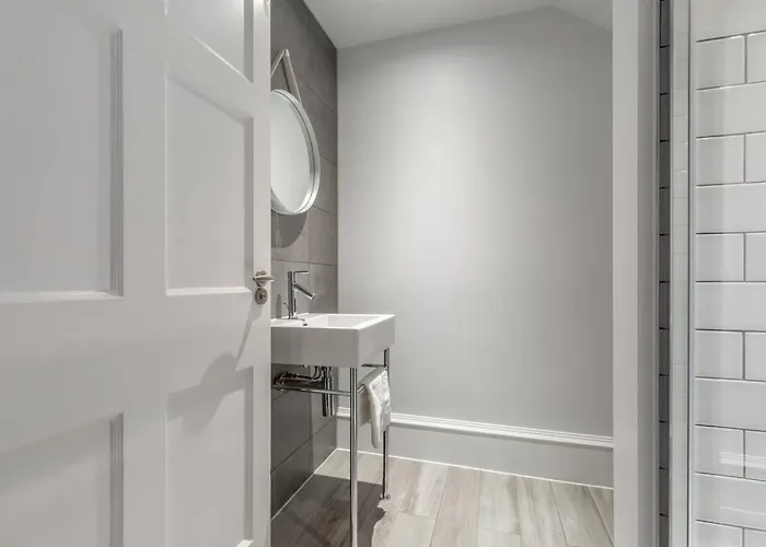 Joivy Luxurious Near Haymarket Station * Edynburg