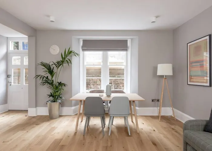 Joivy Luxurious Near Haymarket Station * Edynburg