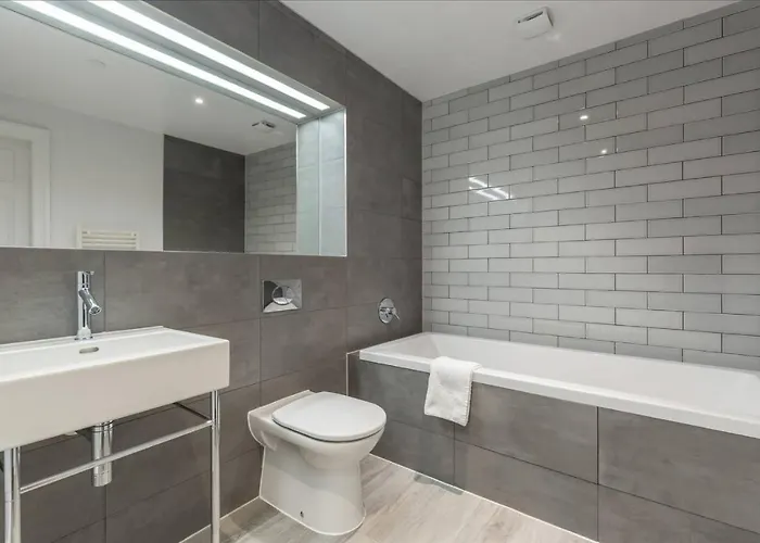 Joivy Luxurious Near Haymarket Station Apartament