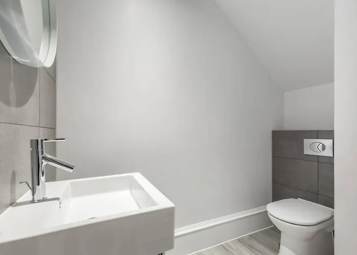 Joivy Luxurious Near Haymarket Station * Edynburg