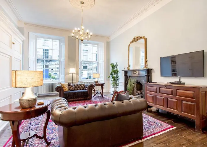 Joivy Converted Flat In Historic Building In New Town アパート エディンバラ