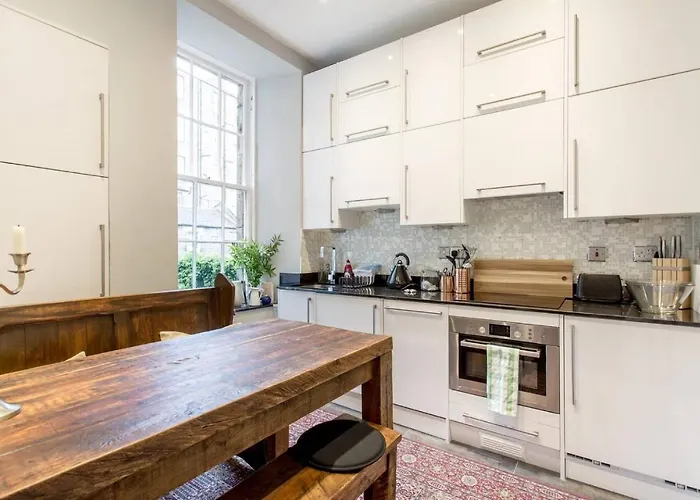 アパート Joivy Converted Flat In Historic Building In New Town エディンバラ