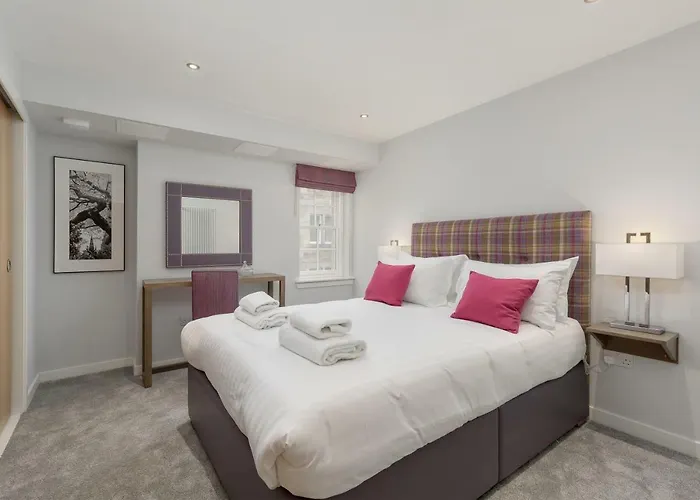 Destiny Scotland - Royal Mile 에든버러