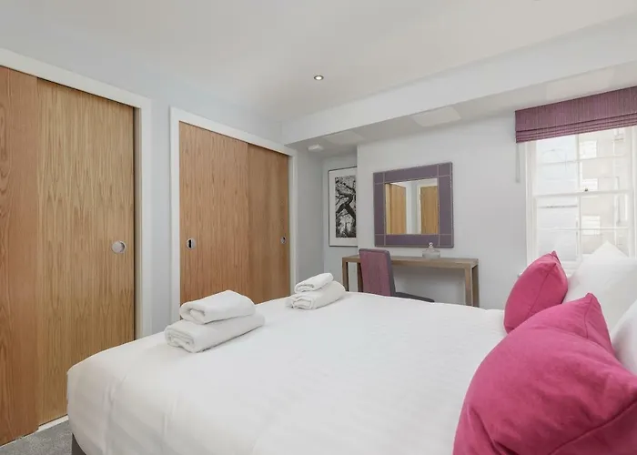 Destiny Scotland - Royal Mile *