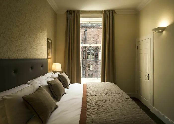 Fountain Court - Royal Garden 公寓式酒店