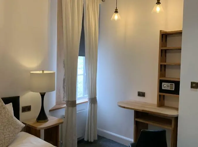 Royal Mile By The Castle Edimburgo