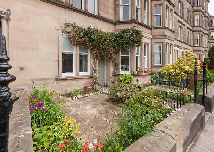 The Lauderdale Street Apartment *