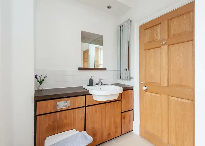 The Lochside House Edinburgh